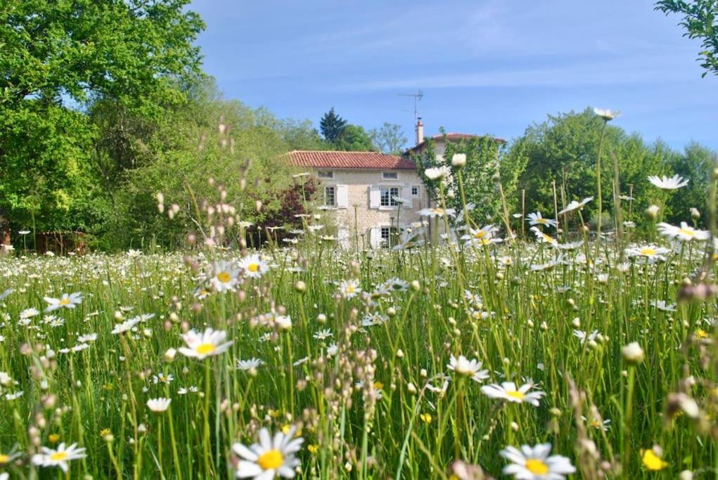 Moulin Sous La Vergne Nanteuil-en-Vallée Zewnętrze zdjęcie